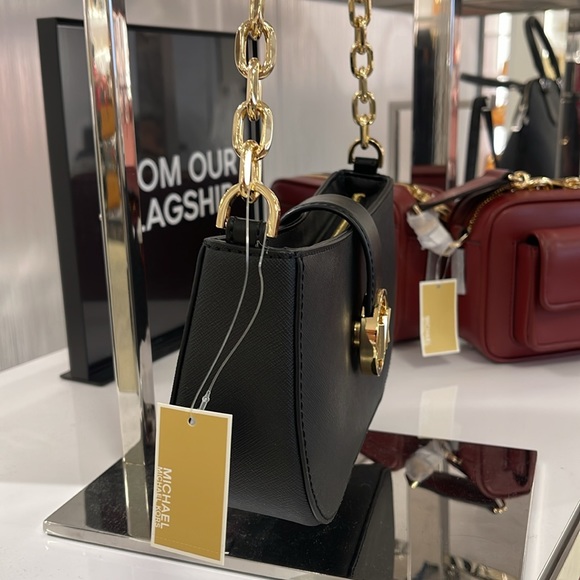 MICHAEL KORS CARMEN SMALL POUCHETTE SHOULDER CHAIN BAG BLACK/GOLD TONED HARDWARE - Picture 4 of 16